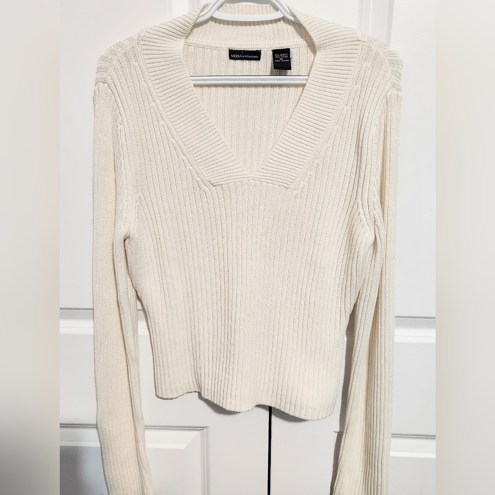 Women's MODA International Long Sleeve V-Neck Cream Colored Pullover XL